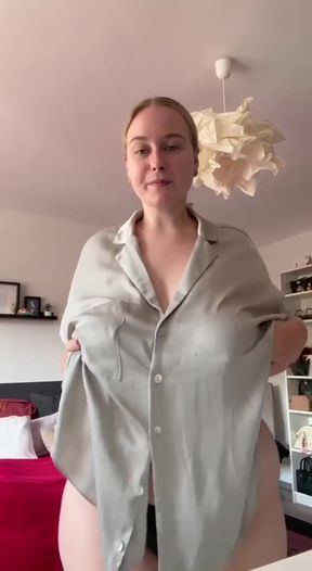 Amateur with big tits shows off her round ass