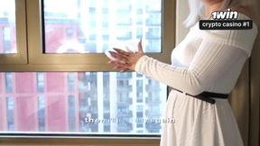 Maid mit flexibler Zunge tief verschluckt und cremiger Gesichtsbesamung in Extremen Posen