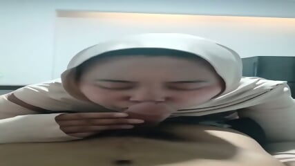 Jilbab gemoy ngews sama pacarnya