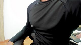 big black cock entrenando en su habitación