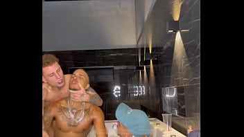 DIVIDI UMA ROLA ROSINHA COM MEU MARIDO