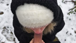 THE BEAUTY SUCKS MY COCK SUPERBLY AND AS A REWARD I TREATED HER TO MY HOT SPERM!