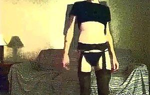 Crossdresser shaking ass