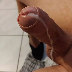 jerk off my uncut cock and cum without hands