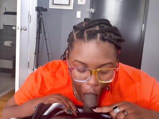 Black big beautiful woman Delivers Pizza And Gets A Tip