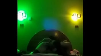 PUTA TIENE ORGASMO CON DEDO METIDO EN EL CULO