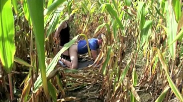 577 straigth flat fucked by Jomy FIX in exhib outdoor corner field