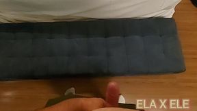 ela se exibindo na sacada do hotel,ate levar gozada na bunda...