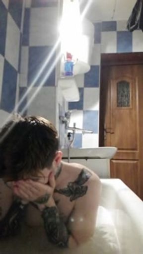 Bath SHOW GayBoy iulianloveeu from Chaturbate ^_^ Fallow me guyys!