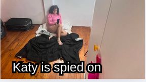 Caught Her Watching Porn and Touching Herself in Secret espionaje