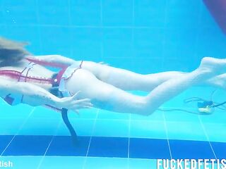 Hawt slender blond wetlook scuba fresh scene w52