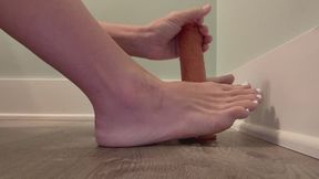 Milf brings out the dildo