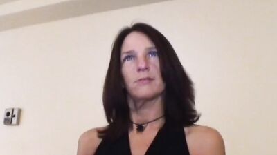 Brunette MILF bends down to take a cock at casting interview