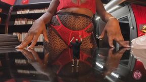 Giantess Crew – VEE – Listen in the Red