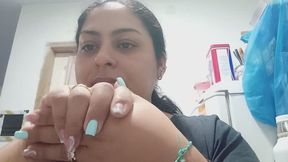 Por primera vez teniendo manos de mujer.
