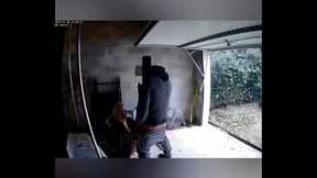 Je baise mon livreur de pneu!Un petit livreur dpd me livre souvent des colis ...