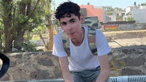 me recoje saliendo de la escuela y me seduce en su depa