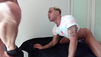 Dotado leitando passivo da bunda grande
