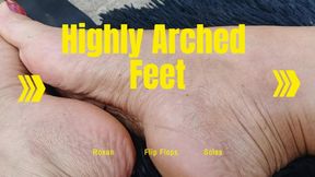 In flip flops she makes her pronounced arches shine (3)