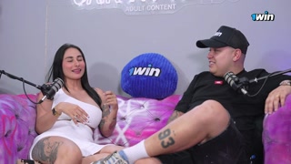 sarafilms Podcast se sale de control y me masturbo el culo con juguete anal (PREGUNTAS INCOMODAS)xxx