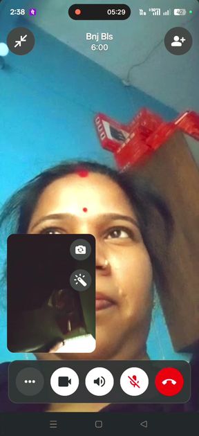 Mera boyfriend ne mujhe dekh ke muthi mara