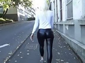 Lara CumKitten - SPERMAWALK AND LEGGINGSWALK