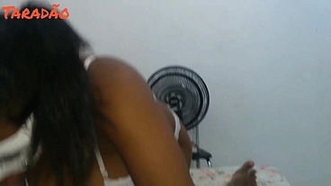 Safada gemendo e gozando no meu pau