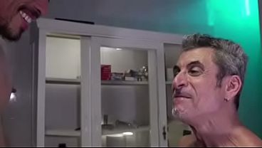 Consulta medica acabou com o medico chupando e dando para o paciente