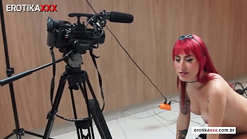 Machos batendo punheta pra atriz porn&ocirc_ Karol RedXX - Bastidores da EROTIKAXXX - CENA COMPLETA NO RED