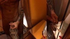 i masturbate very horny in front of the mirror