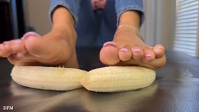 "Jezebel Juice destroys Bananas with her sexy toes"