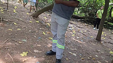 Orgia no arpoador com desconhecidos dentro do mato.