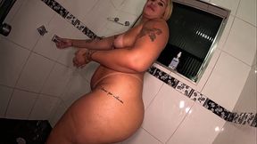 Stunning Latina shower show with big booty