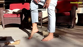 Hottie Vika pissing her office outside wetting pants