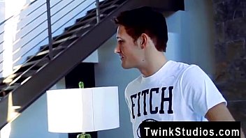Gay movie of It&#039_s a classic porno scene: a steamy pizza delivery guy,
