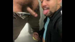 Meteu na minha minha boca, fodeu meu cu, gozou e foi embora sem ao menos falar seu nome.