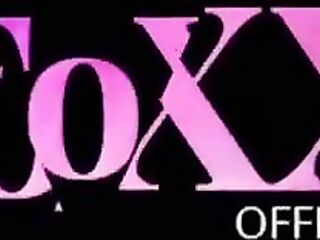 Jenna Foxx Threeway Snatch Contest
