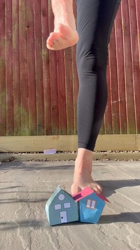 Giantess and tinies houses