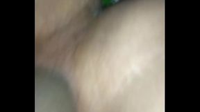 Metiendo un pepino en mi culo