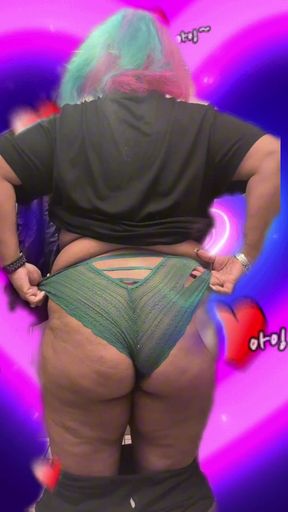 big bootylicious bathroom selfie couldn't resist shaking this fat ass infront of the camera for everyone to see