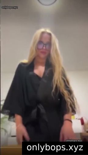 Amateur celebrity showcases her onlyfans content on tiktok