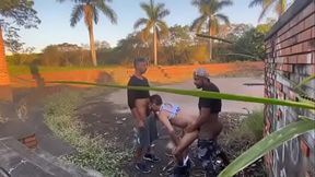 macho gay sendo passivo no mato