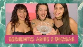 SEDIENTO ANTE TRES DIOSAS