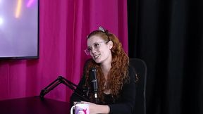 Ela gosta de fazer m&eacute_nage com mulher e homem, teve um cliente que queria um v&iacute_deo dela espirrando, os fetiches que teve e sobre cobrar clientes... - Dracaryssg (SHEER/RED)