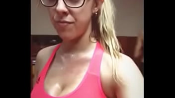 Las tetas h&uacute_medas de Nati Jota despu&eacute_s del gym