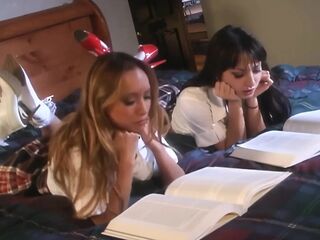 Lesbian babes Kiss and Suck Every Other