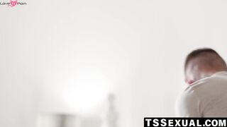 TSSexual.com - Shemale Jessy Dubai barebacks me until she jizzes