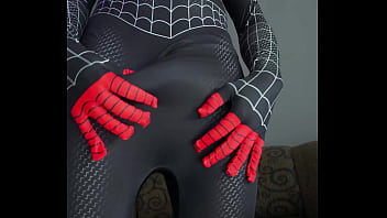 Miles Morales Homem Aranha Cosplay batendo uma punheta e gozando bastante bem gostoso - GOZO FARTO