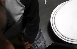 Homosexual din bucuresti suge pula