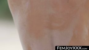 Pretty girl flaunts flawless pussy in beach tease